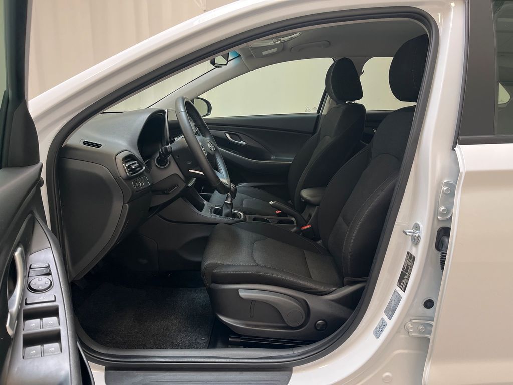Hyundai i30 2022 г. Белый, пробег 48866 км