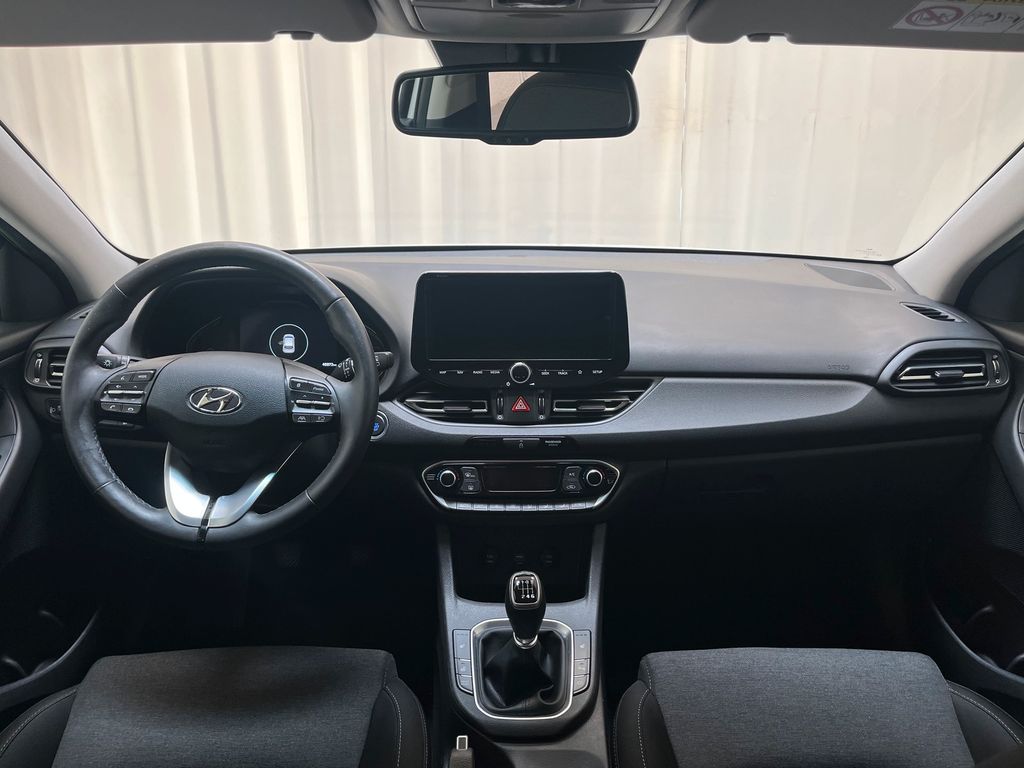 Hyundai i30 2022 г. Белый, пробег 48866 км