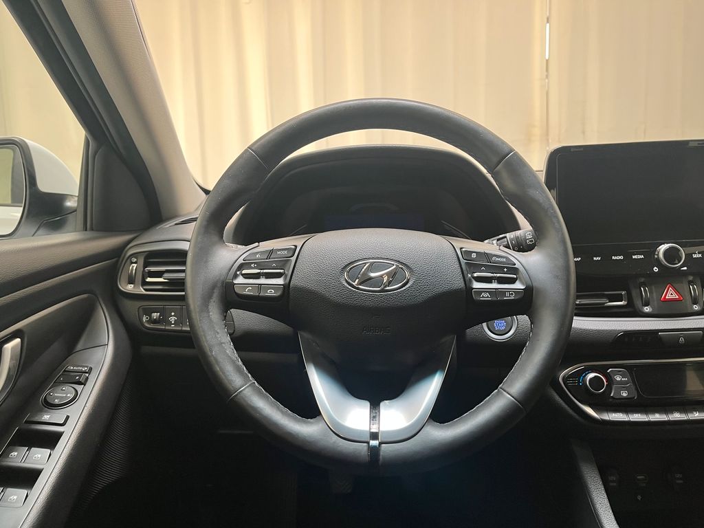 Hyundai i30 2022 г. Белый, пробег 48866 км