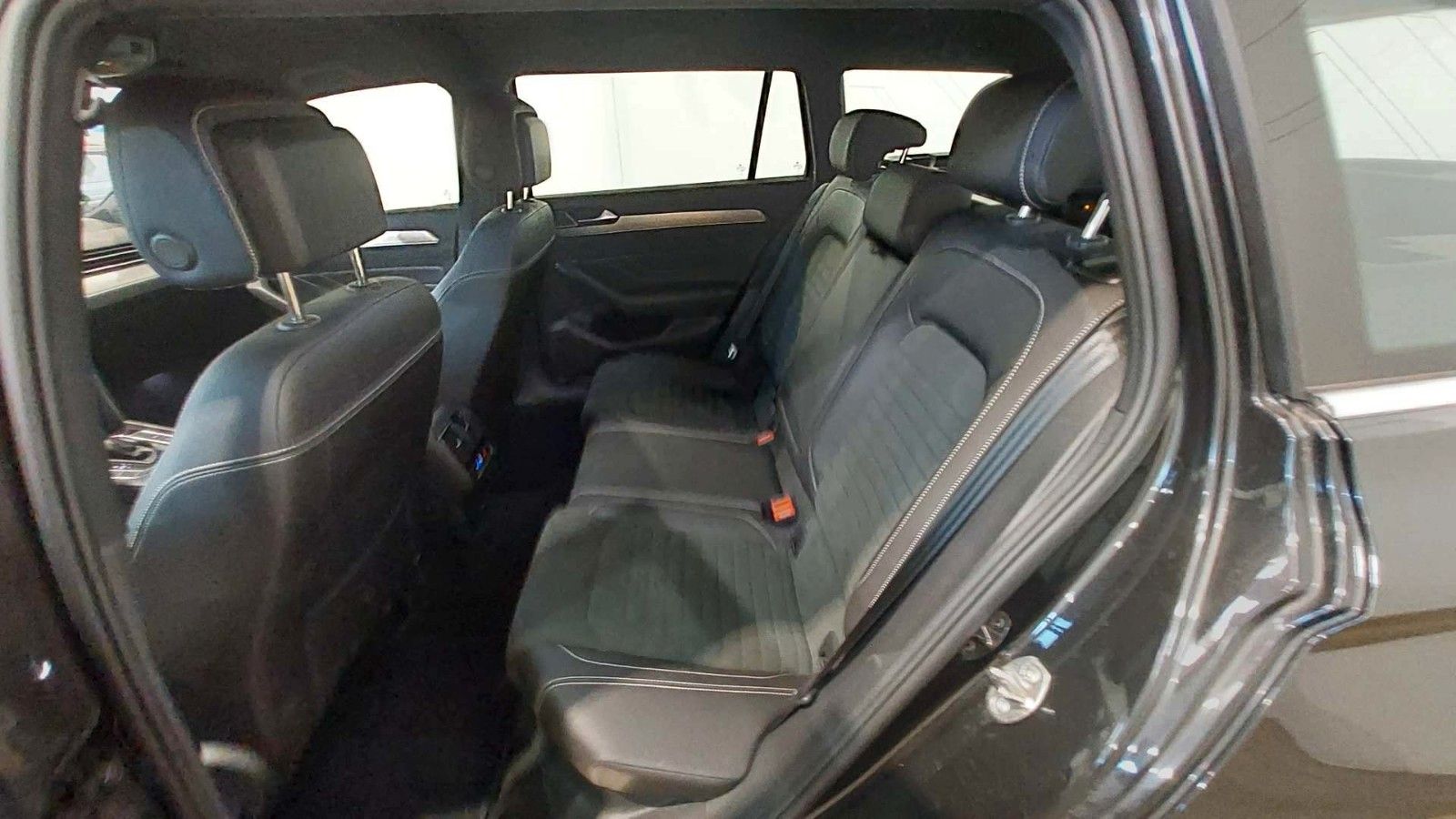 Volkswagen PASSAT VARIANT 2024 г. Серый, пробег 50000 км