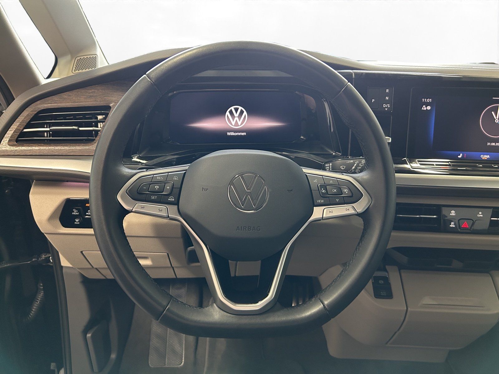 Volkswagen T7 MULTIVAN 2025 г. Чёрный, пробег 26115 км