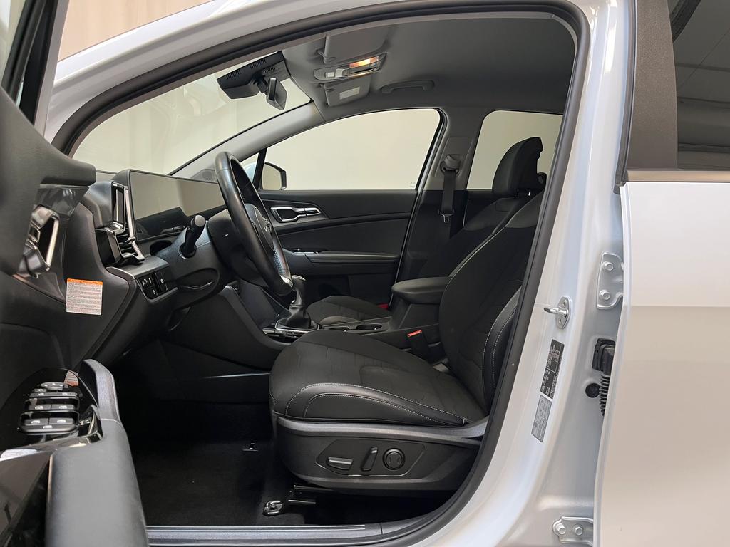 Kia Sportage 2022 г. Белый, пробег 38888 км