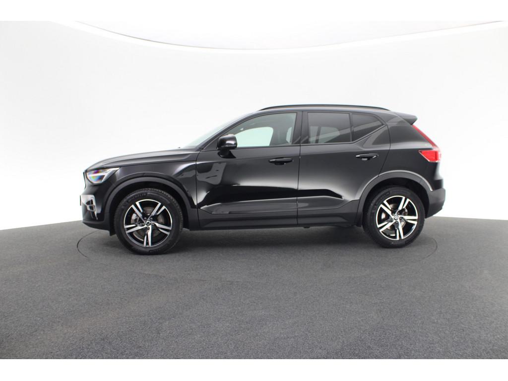 Volvo XC40 2023 г. Чёрный, пробег 58888 км