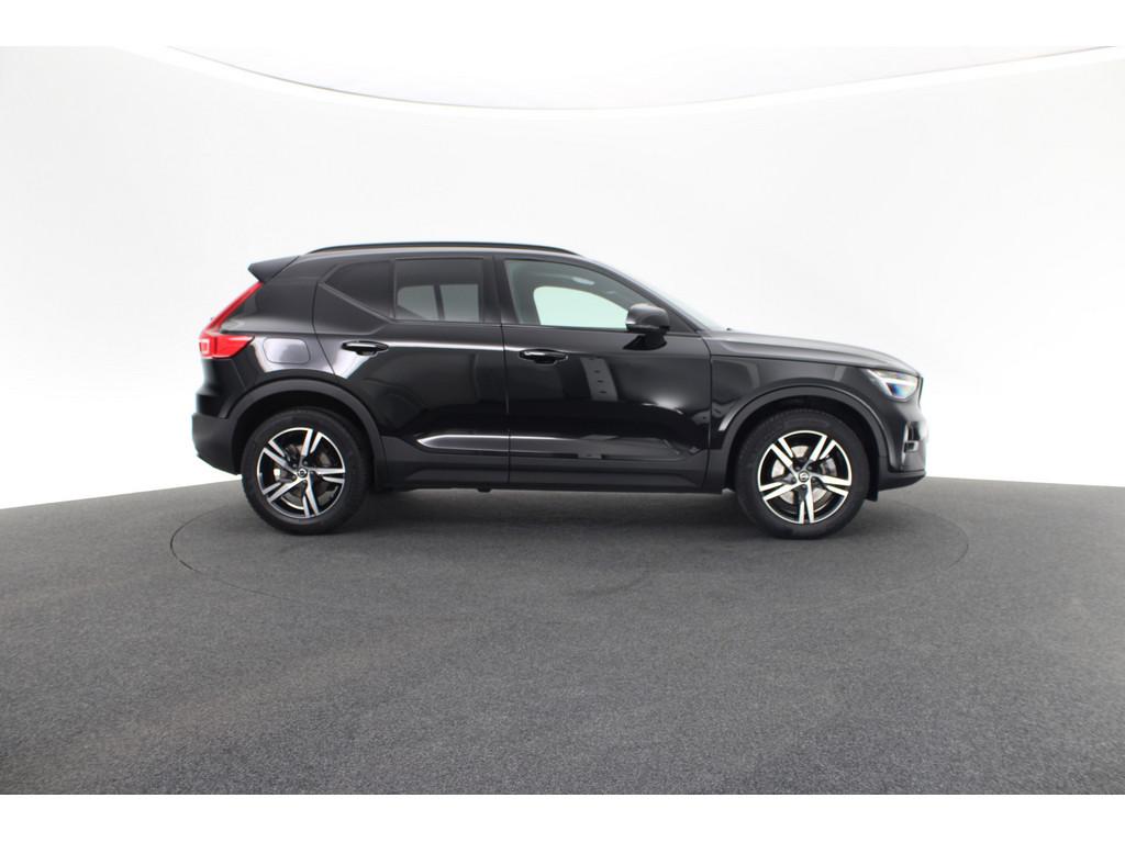 Volvo XC40 2023 г. Чёрный, пробег 58888 км