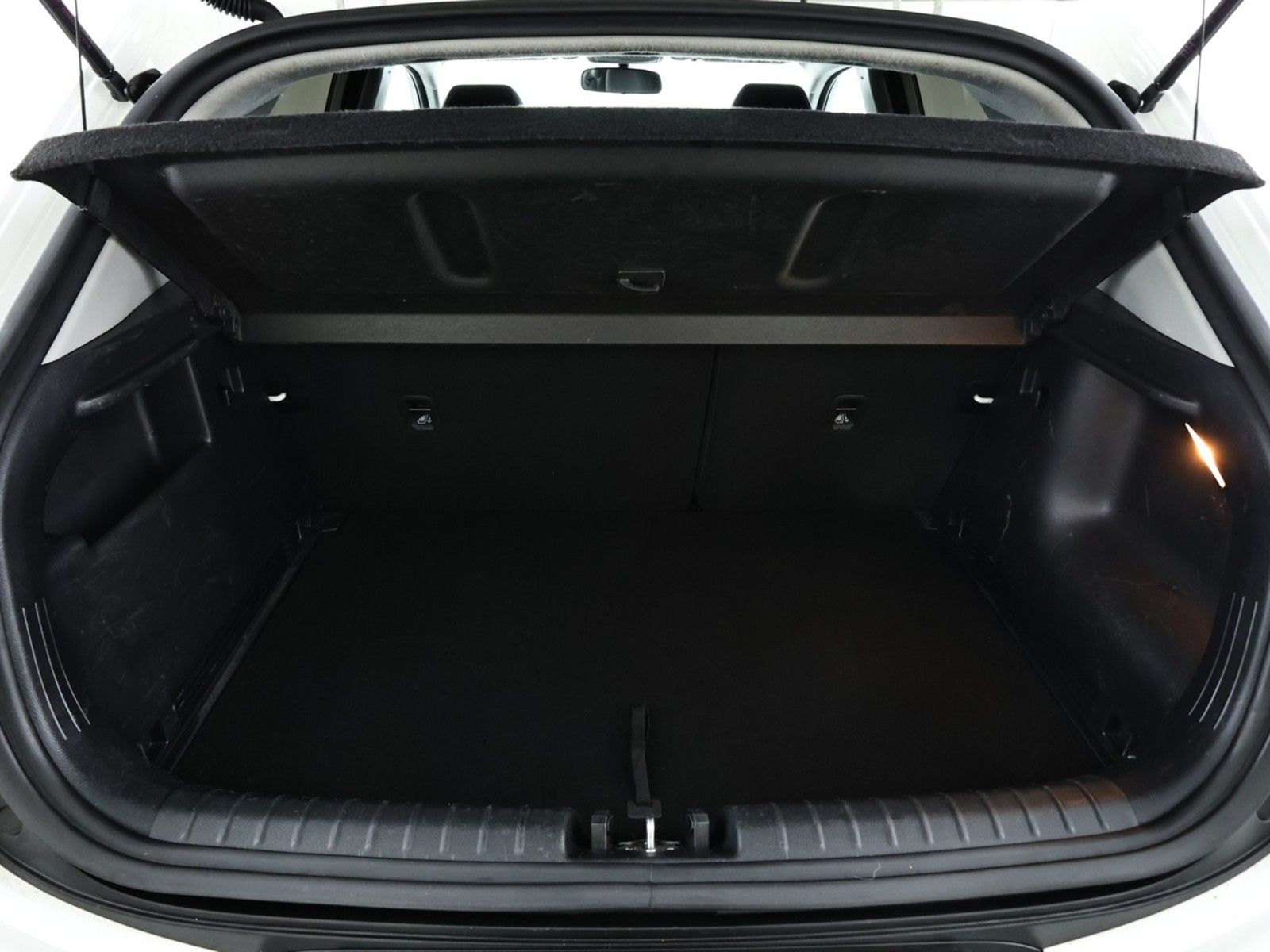 Kia Stonic 2023 г. Белый, пробег 57453 км