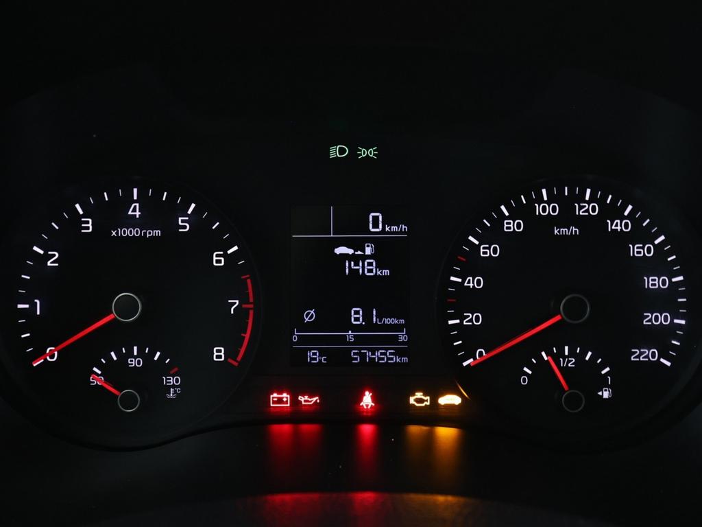 Kia Stonic 2023 г. Белый, пробег 57453 км