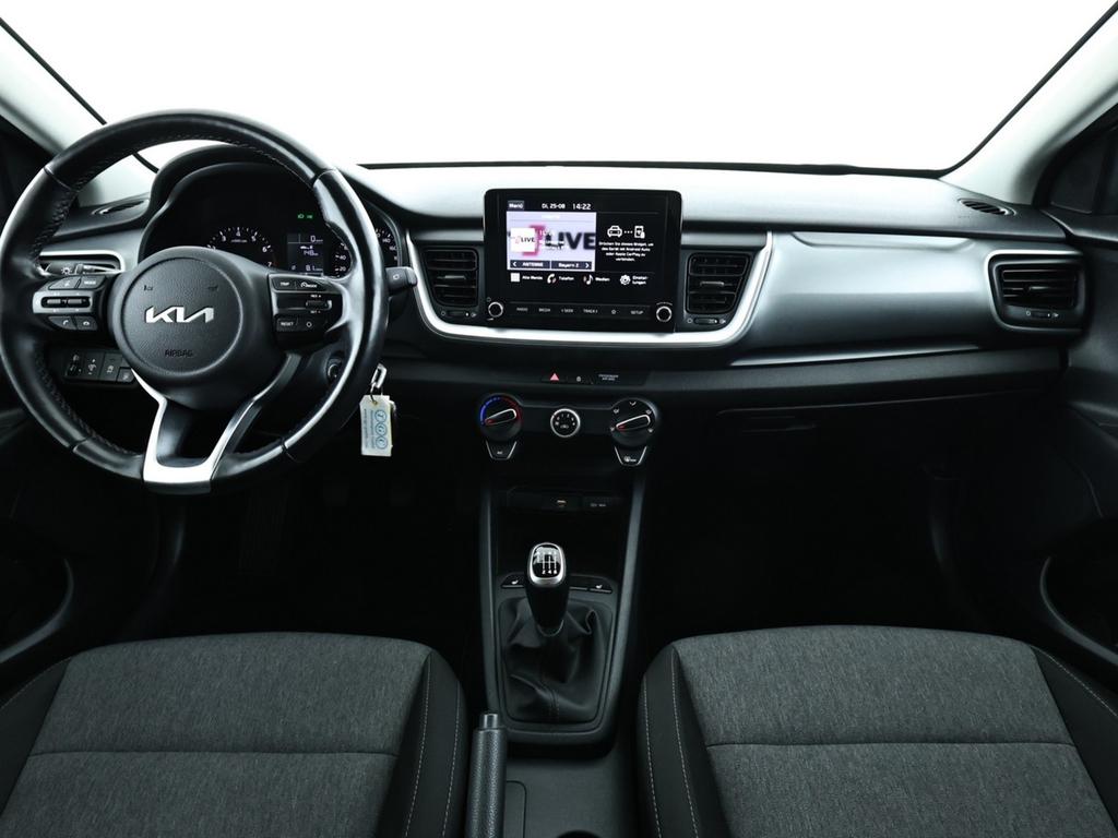 Kia Stonic 2023 г. Белый, пробег 57453 км