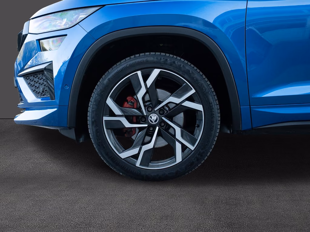 Skoda Kodiaq 2023 г. Синий, пробег 50000 км