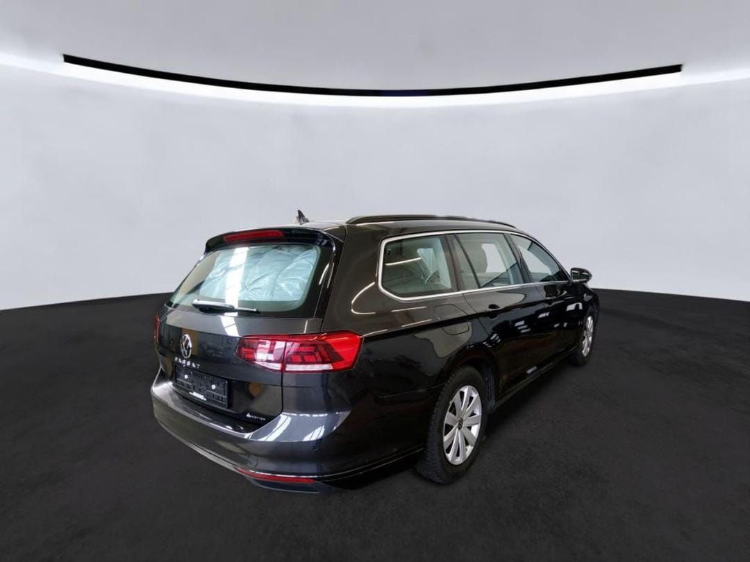 Volkswagen PASSAT VARIANT 2023 г. Серый, пробег 17689 км