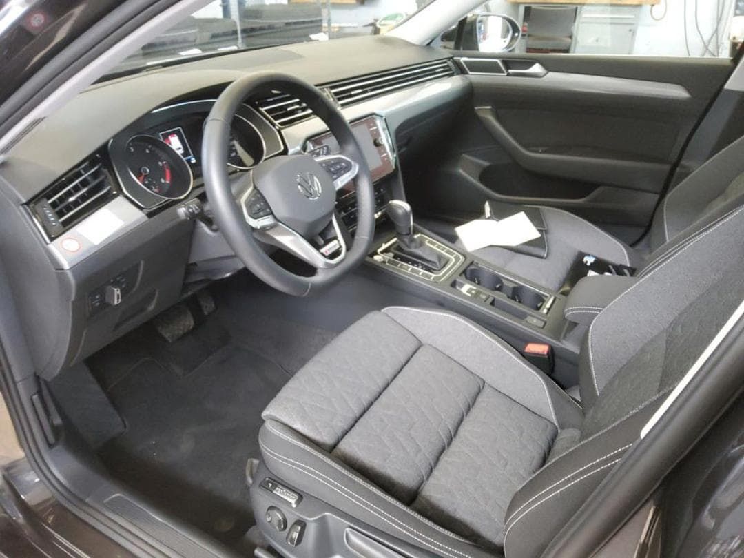 Volkswagen PASSAT VARIANT 2023 г. Серый, пробег 17689 км