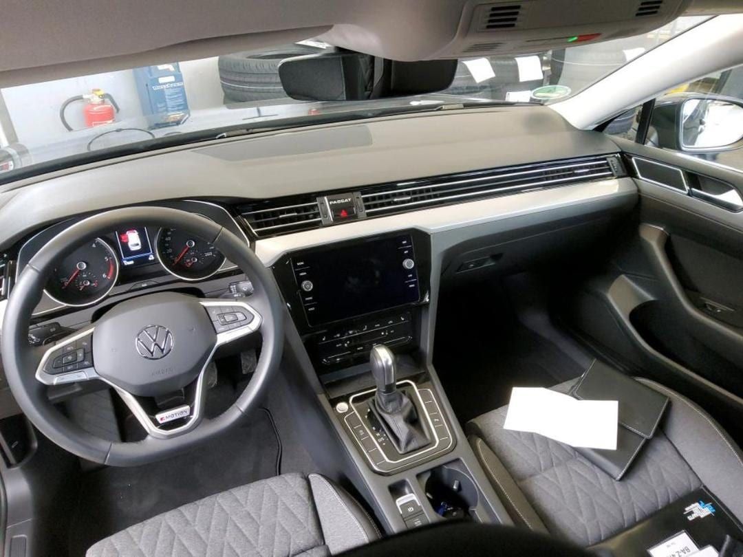 Volkswagen PASSAT VARIANT 2023 г. Серый, пробег 17689 км