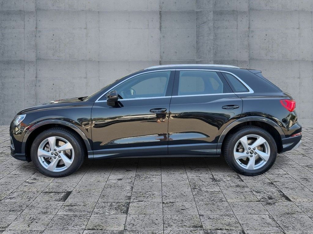 Audi Q3 2022 г. Чёрный, пробег 39996 км
