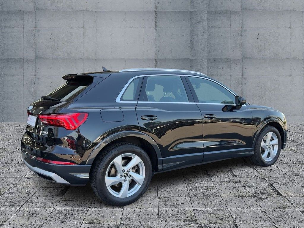 Audi Q3 2022 г. Чёрный, пробег 39996 км