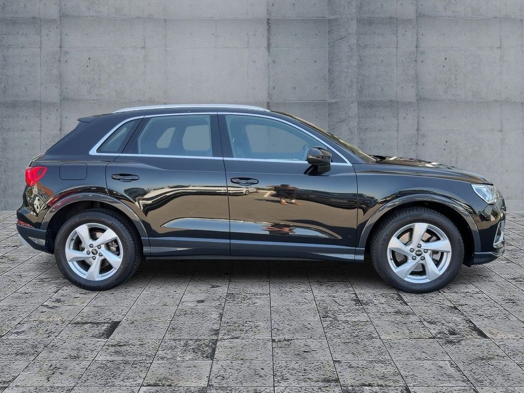 Audi Q3 2022 г. Чёрный, пробег 39996 км