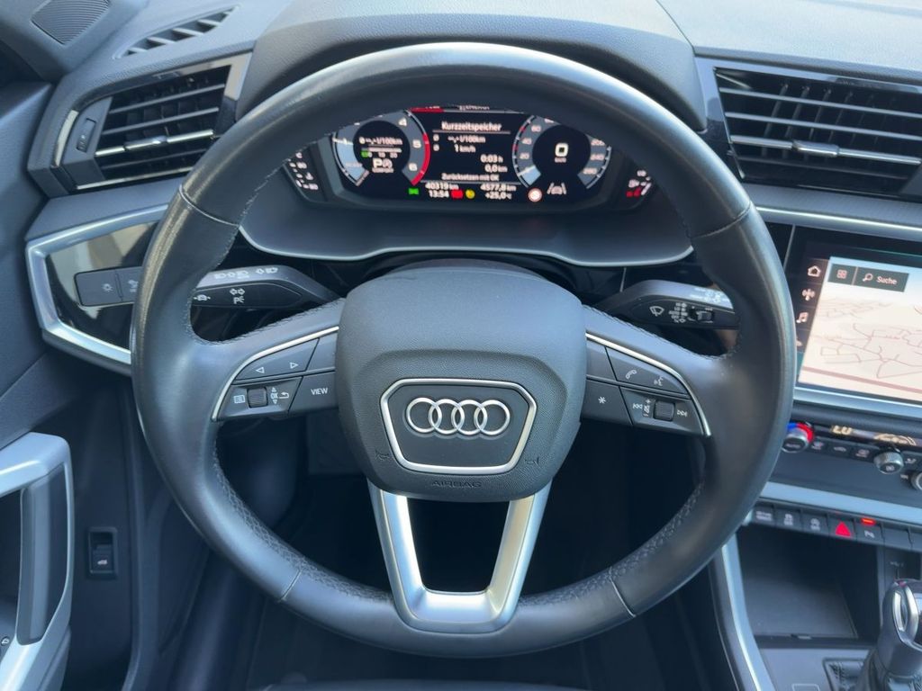 Audi Q3 2022 г. Чёрный, пробег 39996 км