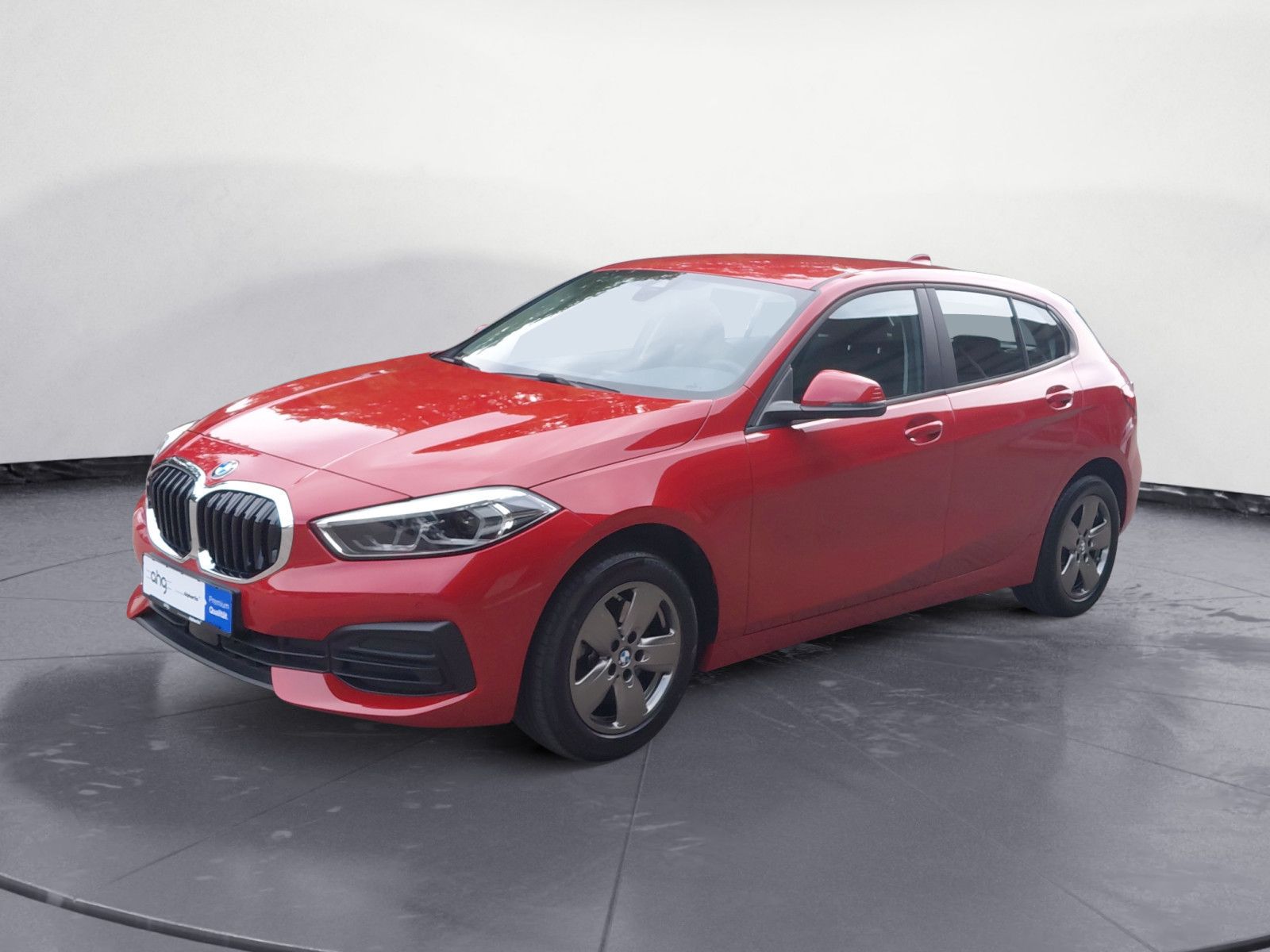 BMW 118 2023 г. Красный, пробег 34914 км