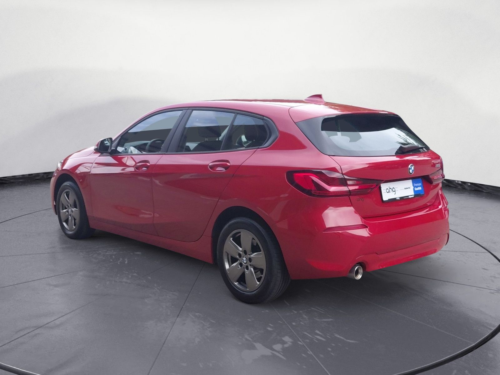 BMW 118 2023 г. Красный, пробег 34914 км
