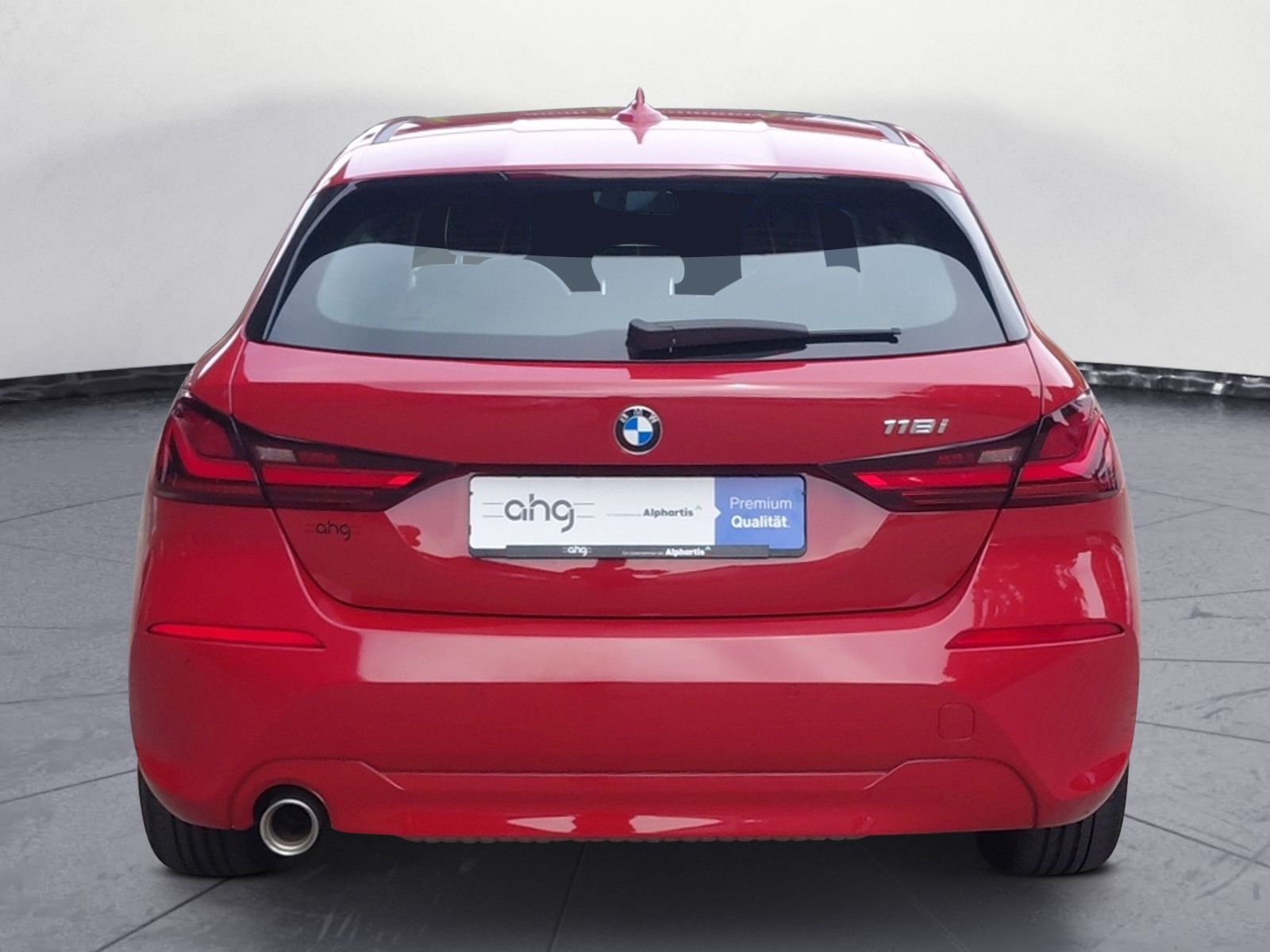 BMW 118 2023 г. Красный, пробег 34914 км