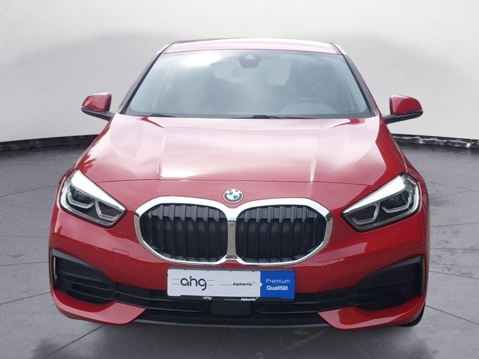BMW 118 2023 г. Красный, пробег 34914 км