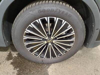 Volkswagen Tiguan 2025 г. Чёрный, пробег 19700 км