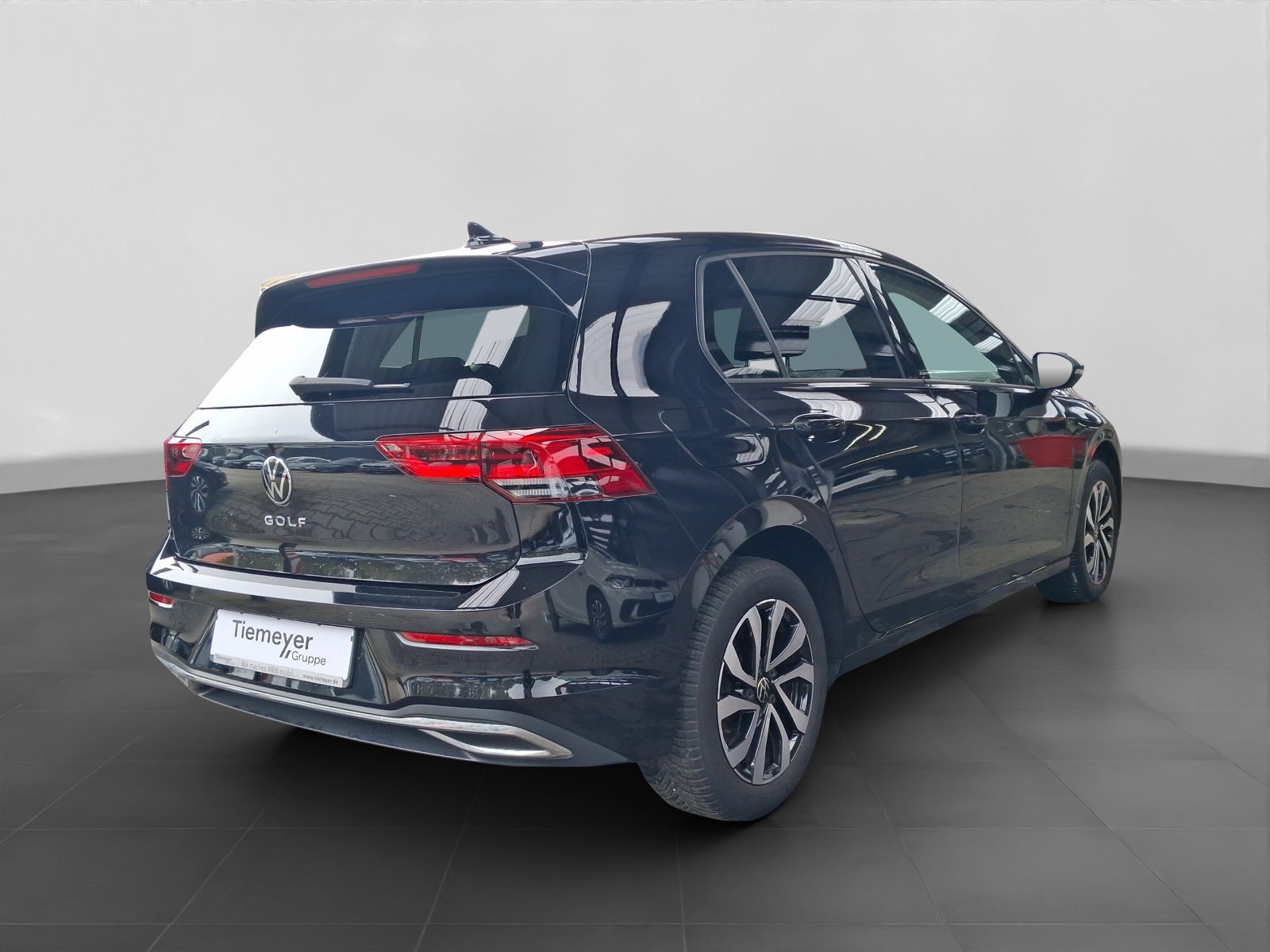 Volkswagen Golf 2022 г. Чёрный, пробег 52151 км