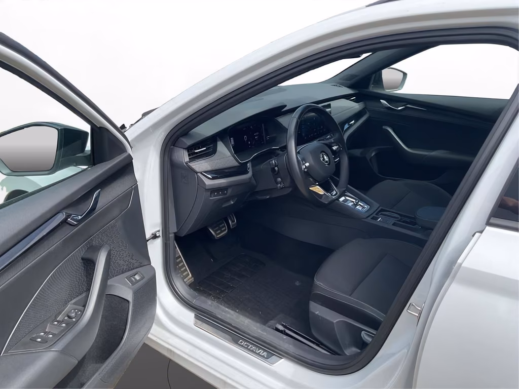 Skoda Octavia 2022 г. Белый, пробег 51710 км