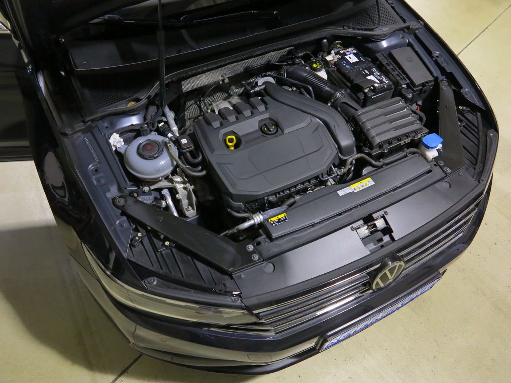 Volkswagen PASSAT VARIANT 2022 г. Чёрный, пробег 49000 км