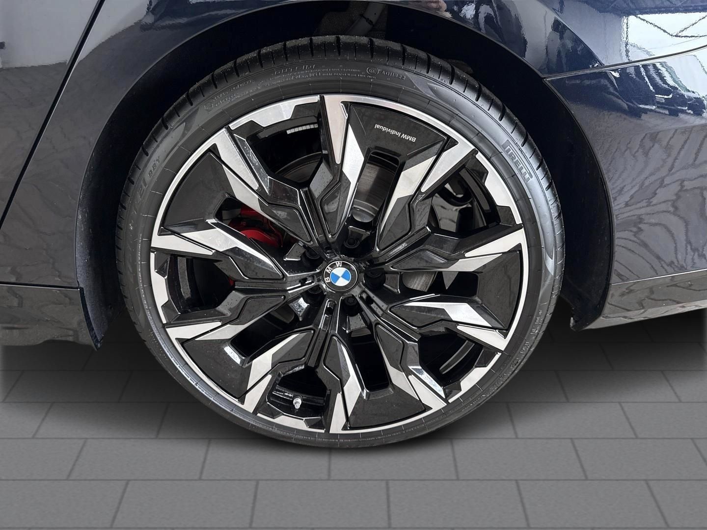 BMW 520 2026 г. Чёрный, пробег 10186 км