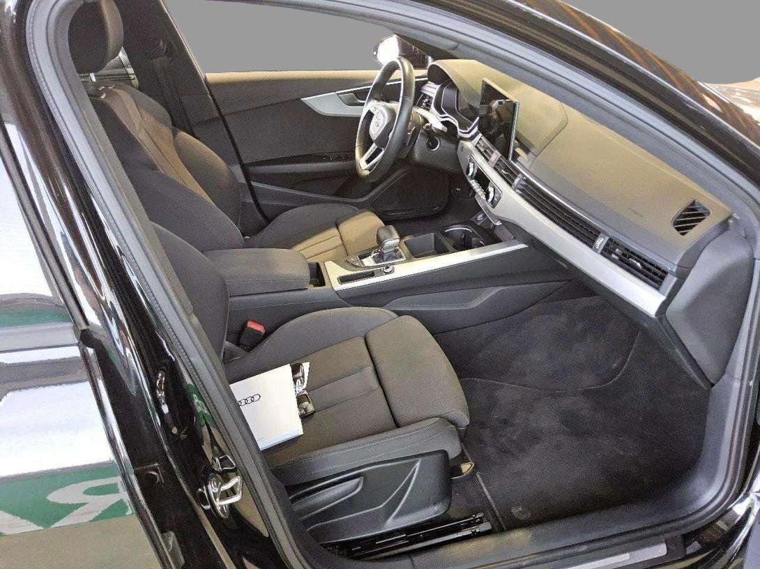Audi A4 2023 г. Чёрный, пробег 40863 км