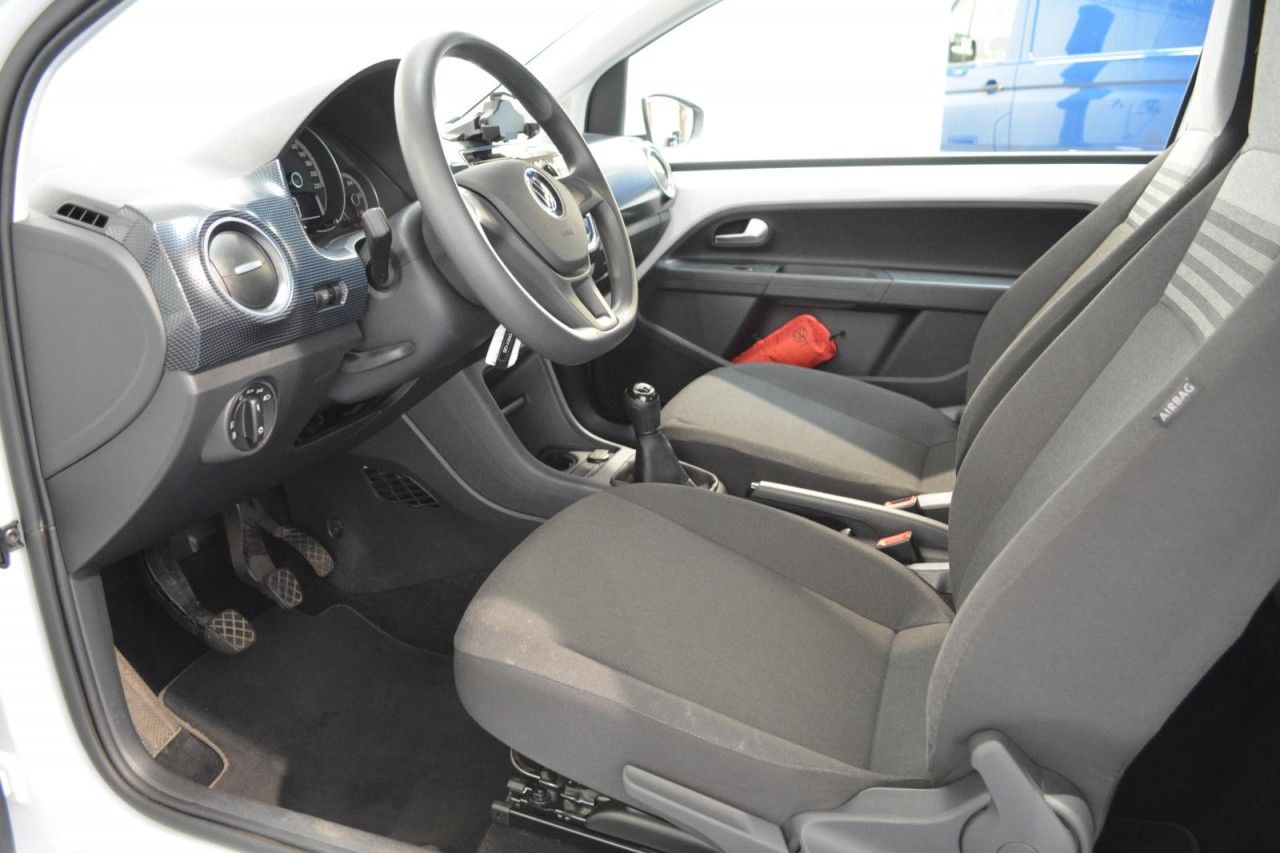 Volkswagen up! 2023 г. Белый, пробег 29100 км