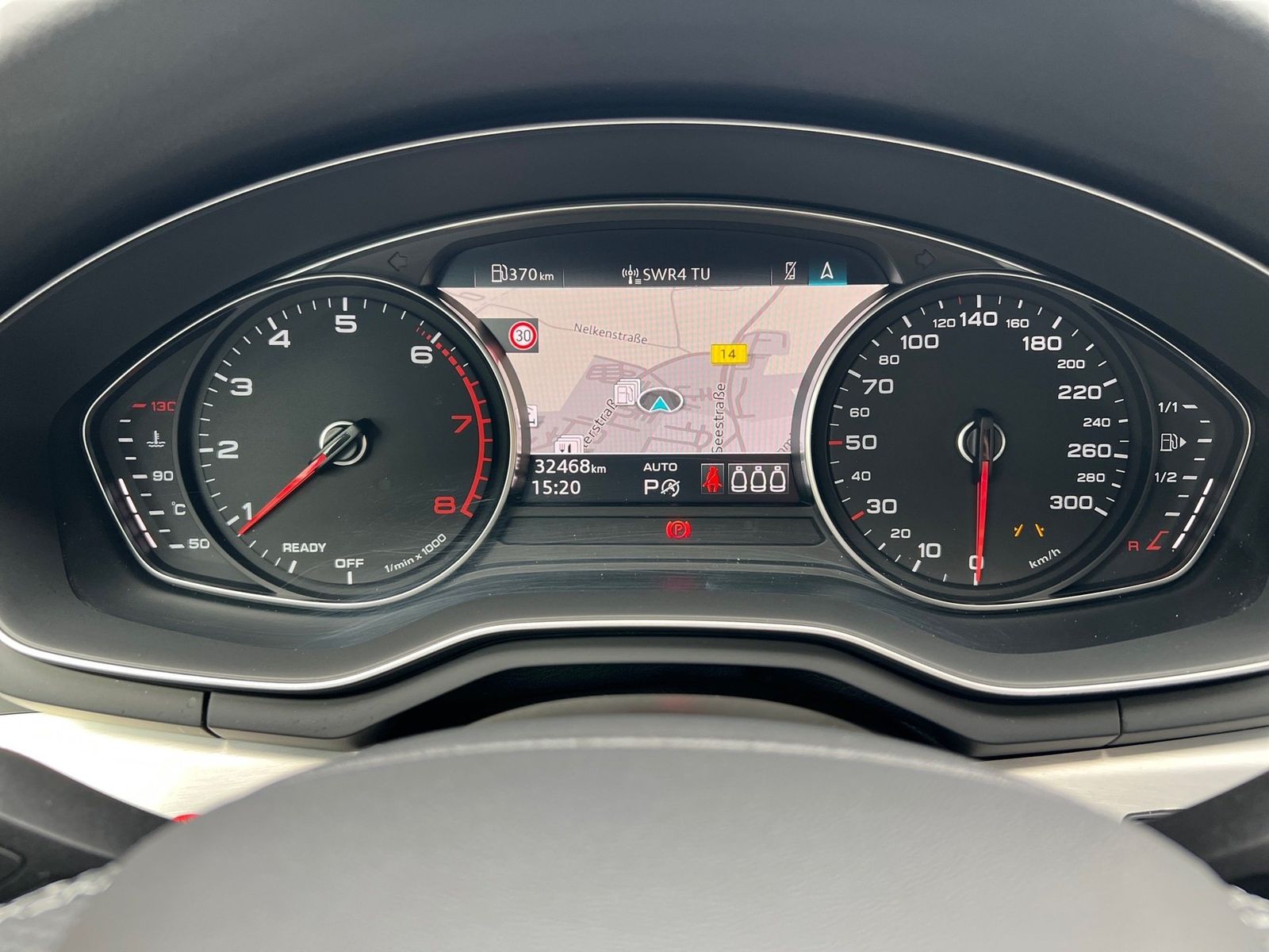 Audi A4 2024 г. Жёлтый, пробег 32466 км