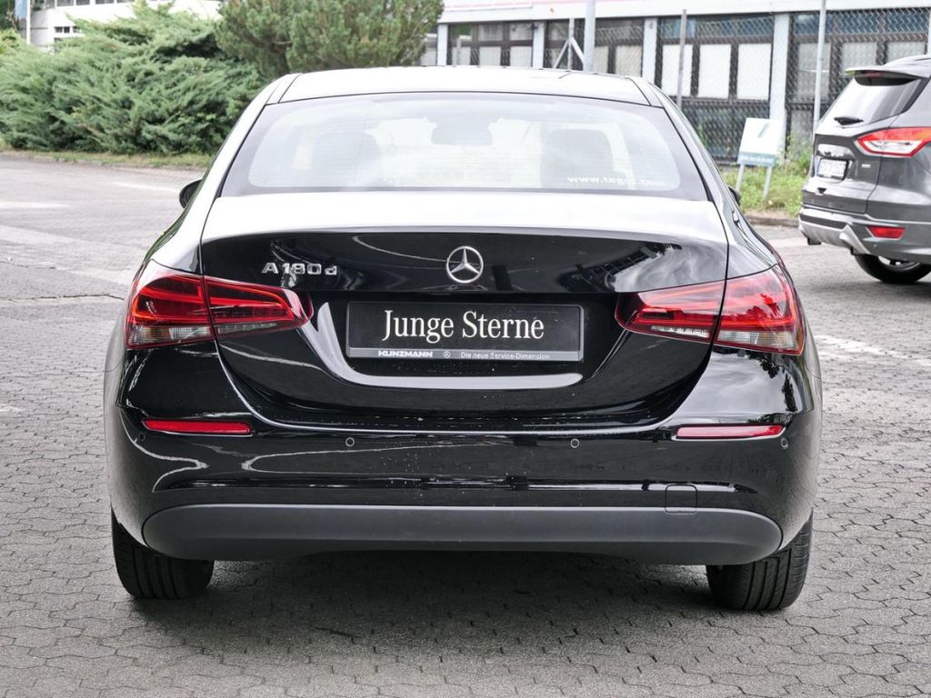 Mercedes-Benz A 180 2022 г. Чёрный, пробег 40500 км