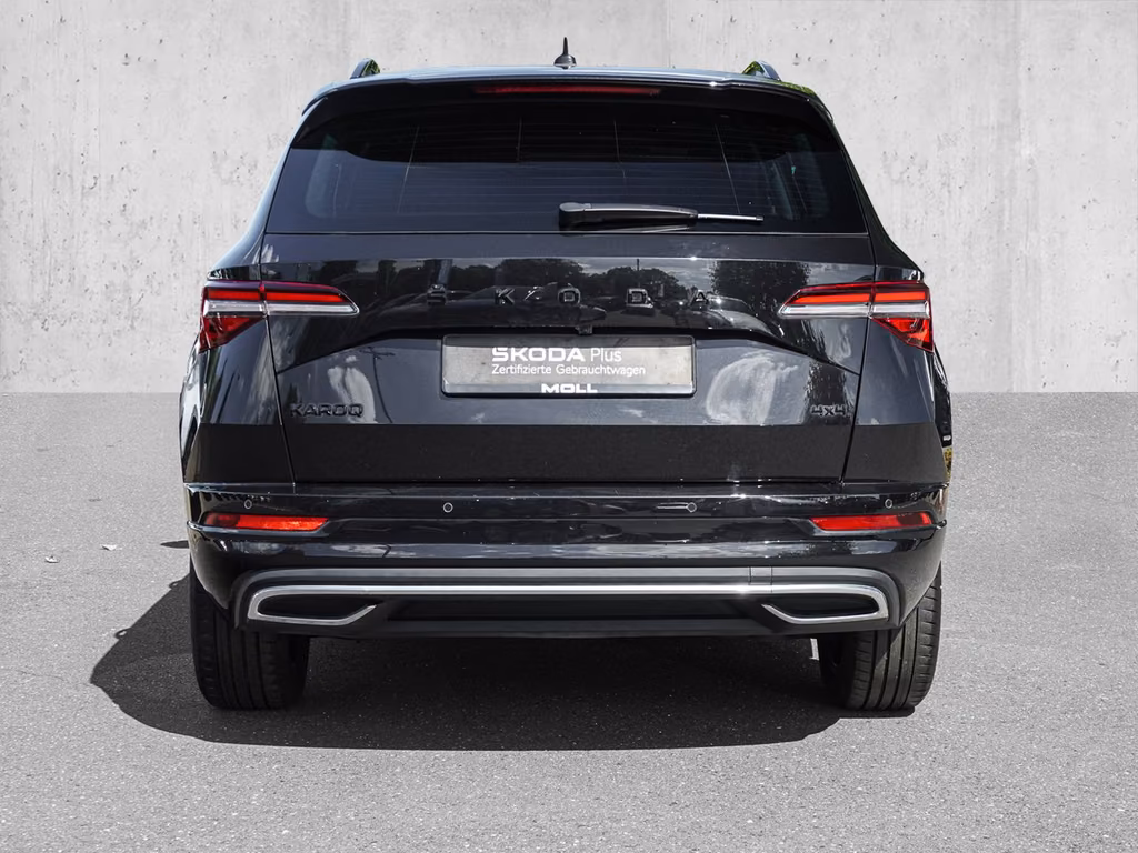 Skoda Karoq 2023 г. Чёрный, пробег 53721 км