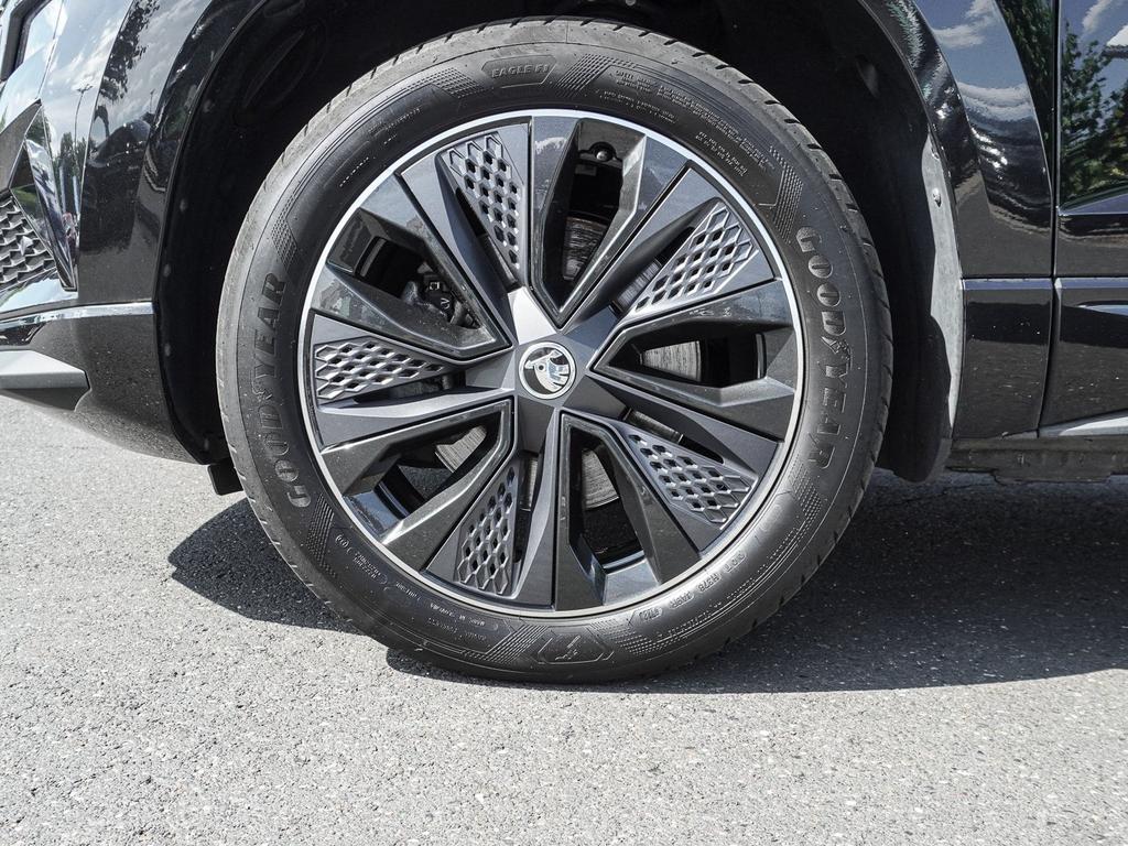 Skoda Karoq 2023 г. Чёрный, пробег 53721 км