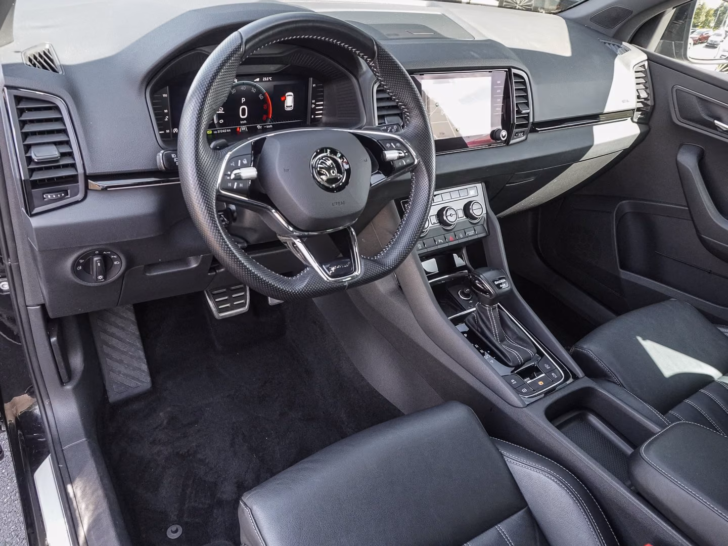 Skoda Karoq 2023 г. Чёрный, пробег 53721 км