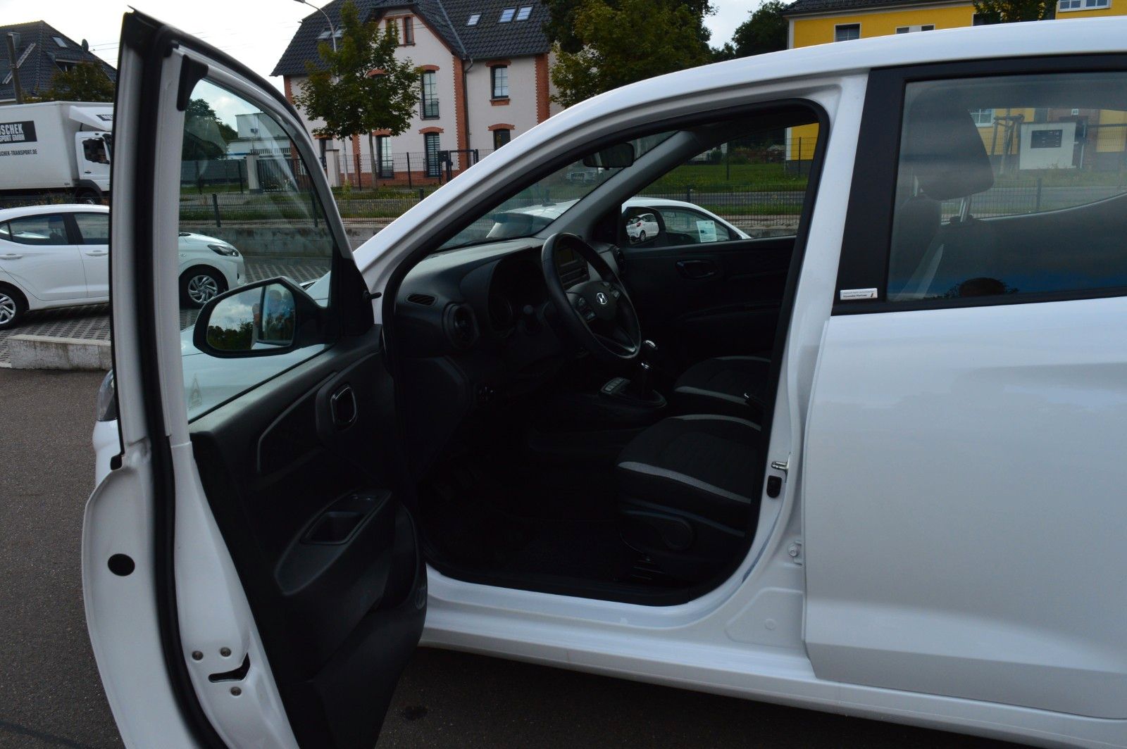 Hyundai i10 2021 г. Белый, пробег 38500 км
