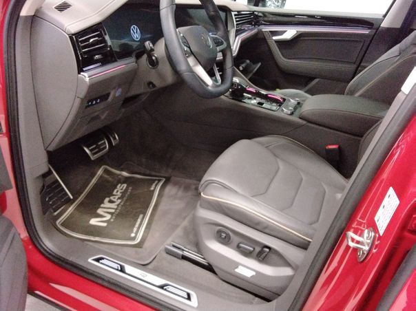 Volkswagen Touareg 2025 г. Красный, пробег 11100 км