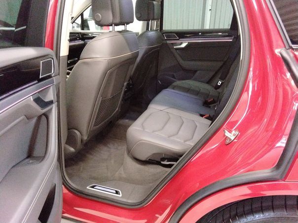 Volkswagen Touareg 2025 г. Красный, пробег 11100 км