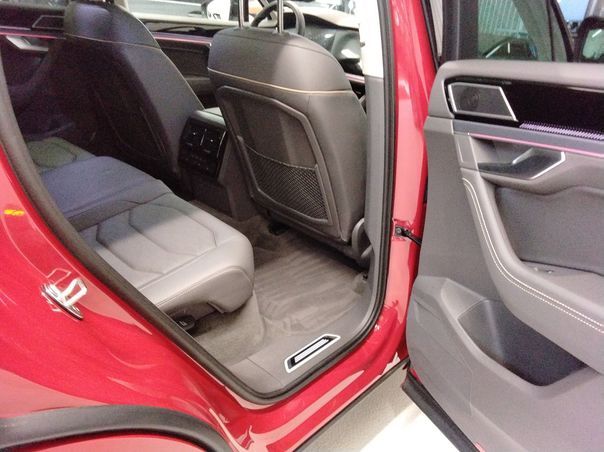 Volkswagen Touareg 2025 г. Красный, пробег 11100 км