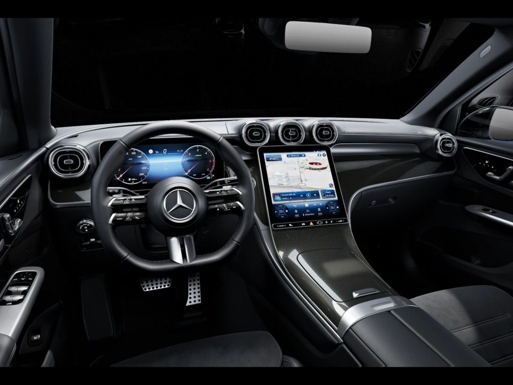 Mercedes-Benz GLC 300 2025 г. Чёрный, пробег 10624 км