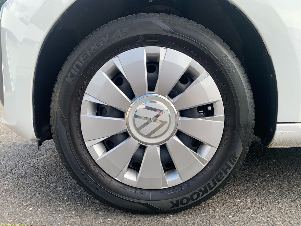 Volkswagen up! 2022 г. Белый, пробег 46943 км