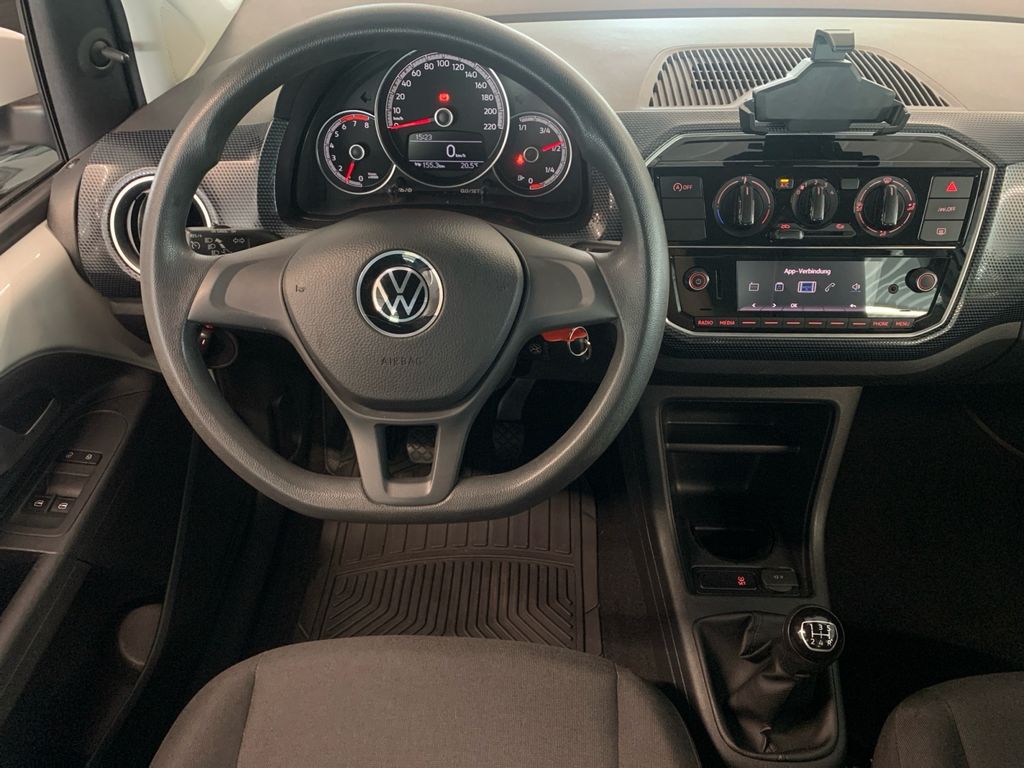 Volkswagen up! 2022 г. Белый, пробег 46943 км