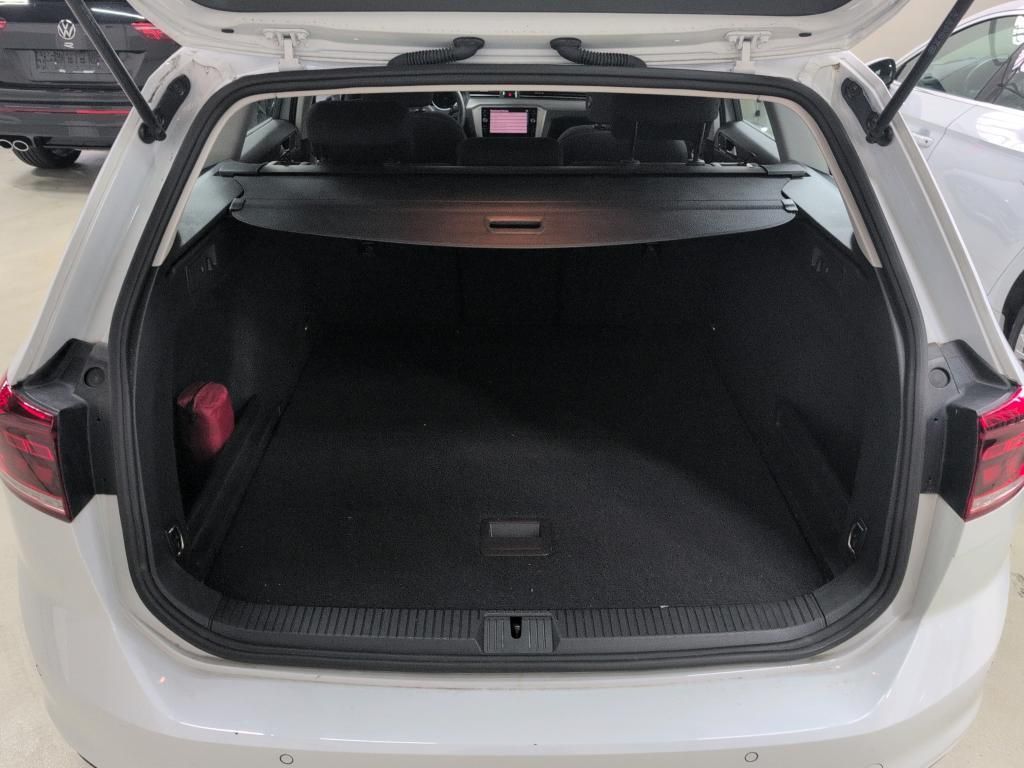 Volkswagen PASSAT VARIANT 2023 г. Белый, пробег 50158 км