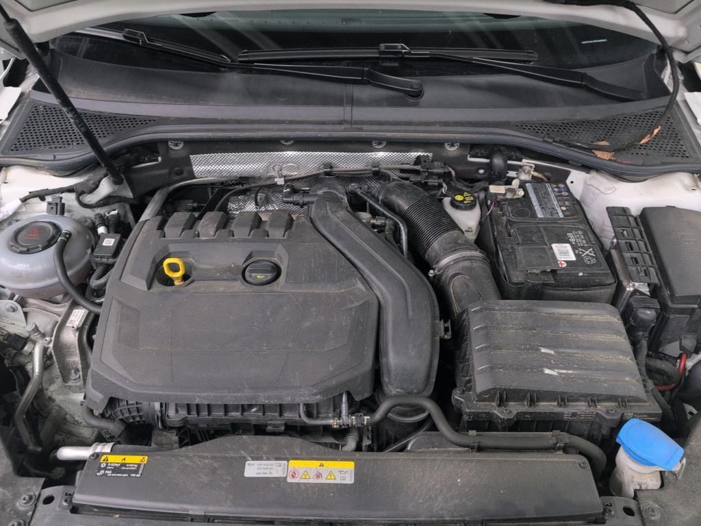 Volkswagen PASSAT VARIANT 2023 г. Белый, пробег 50158 км