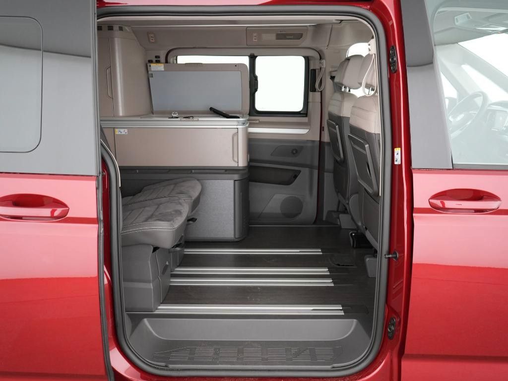 Volkswagen T7 CALIFORNIA 2025 г. Красный, пробег 6300 км