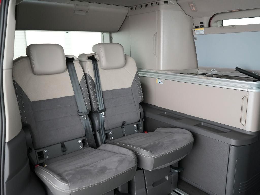 Volkswagen T7 CALIFORNIA 2025 г. Красный, пробег 6300 км