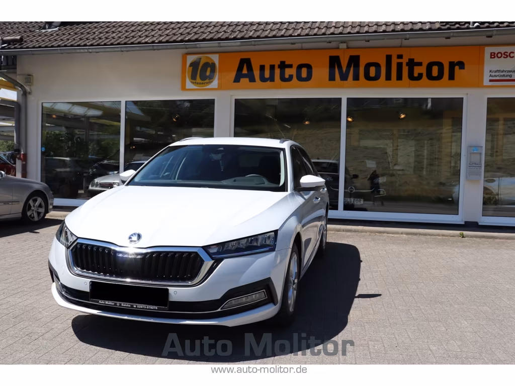 Skoda Octavia 2021 г. Белый, пробег 49800 км