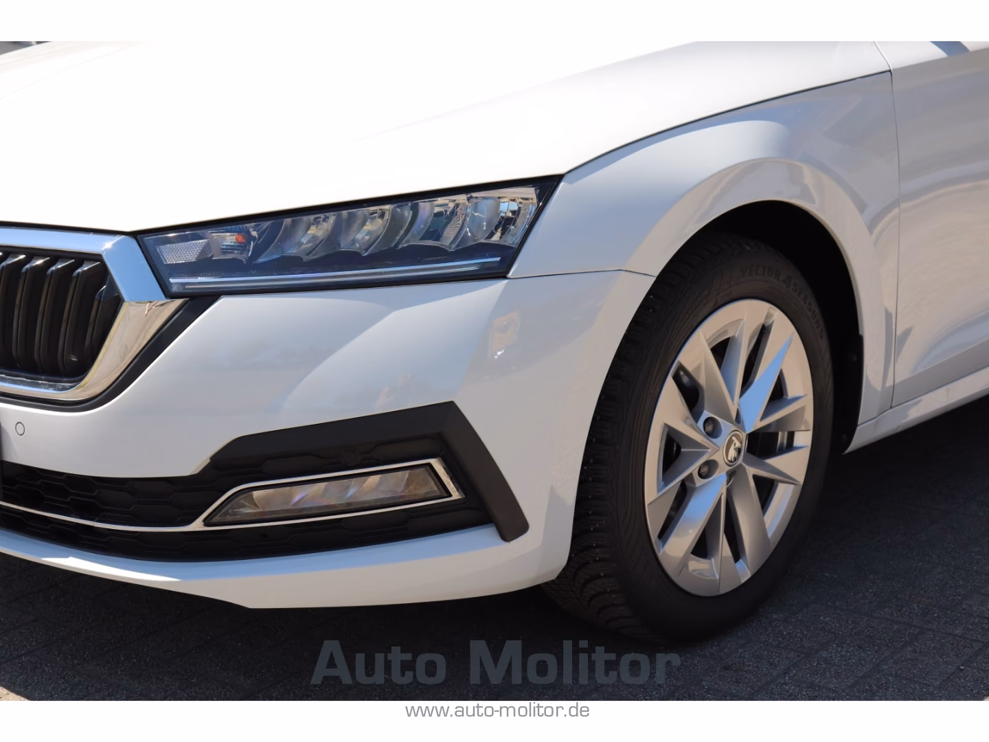 Skoda Octavia 2021 г. Белый, пробег 49800 км