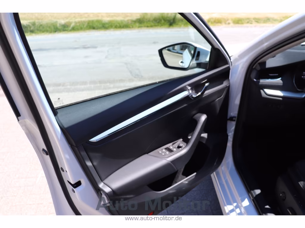 Skoda Octavia 2021 г. Белый, пробег 49800 км