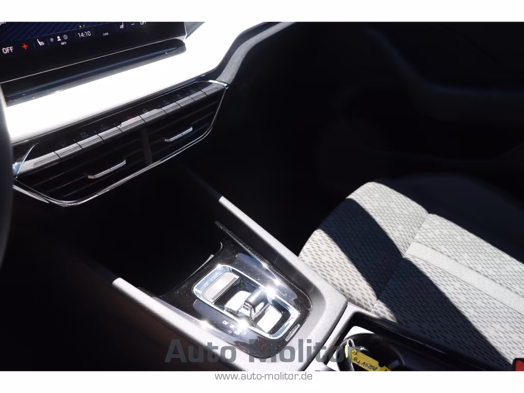 Skoda Octavia 2021 г. Белый, пробег 49800 км